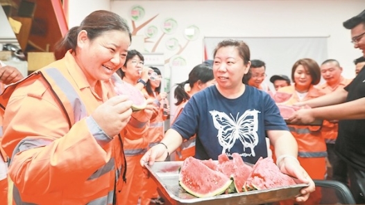 天津：工会送清凉 关怀沁人心