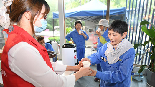 北京市总工会赴回天地区慰问户外劳动者