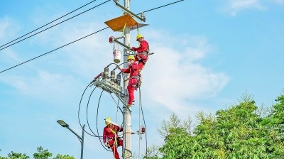 为户外劳动者撑起“清凉伞”